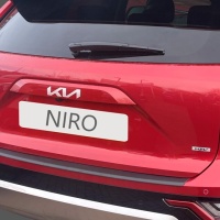 RGM ochranný plast hrany zadního nárazníku Kia Niro II -- od roku výroby 2022- RGM ochranný plast hrany zadního nárazníku Kia Niro II -- od roku výroby 2022-